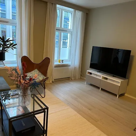 Cozy In The Middle Of Center *