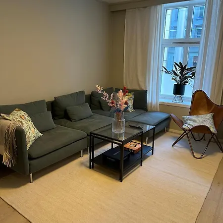 Апартаменти Cozy In The Middle Of Center