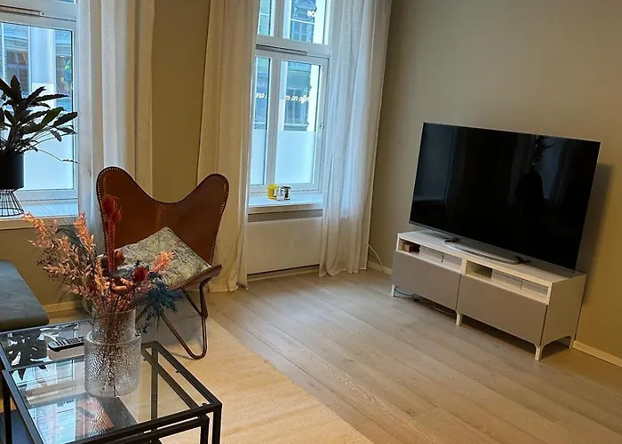 Cozy In The Middle Of Center *